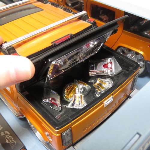 Maisto Playerz Hummer H2 SUT Concept model car in box - Scale 1/18