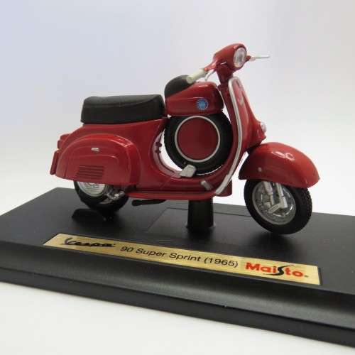 Maisto 1965 Vespa 90 Super Sprint die-cast motorcycle - Scale 1/18 in box