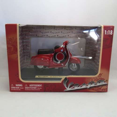 Maisto 1965 Vespa 90 Super Sprint die-cast motorcycle - Scale 1/18 in box
