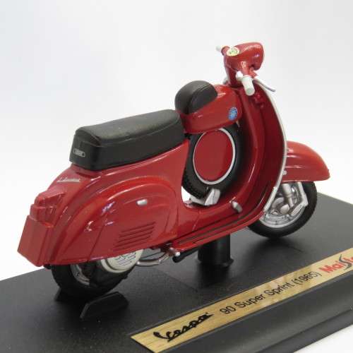 Maisto 1965 Vespa 90 Super Sprint die-cast motorcycle - Scale 1/18 in box