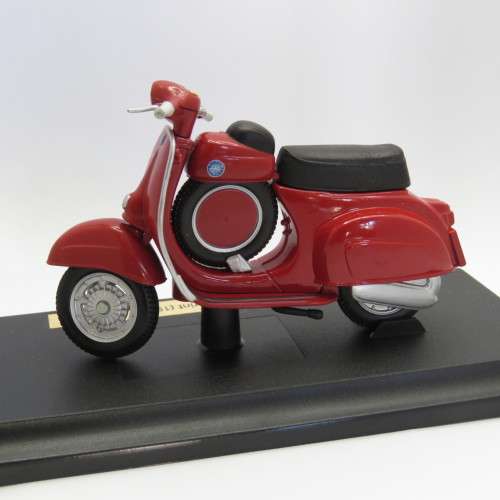 Maisto 1965 Vespa 90 Super Sprint die-cast motorcycle - Scale 1/18 in box