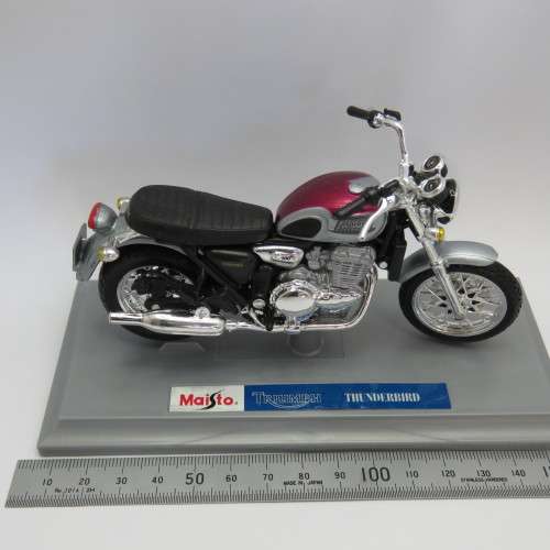 Maisto Triumph Thunderbird die-cast motorcycle - Scale 1/18 in box
