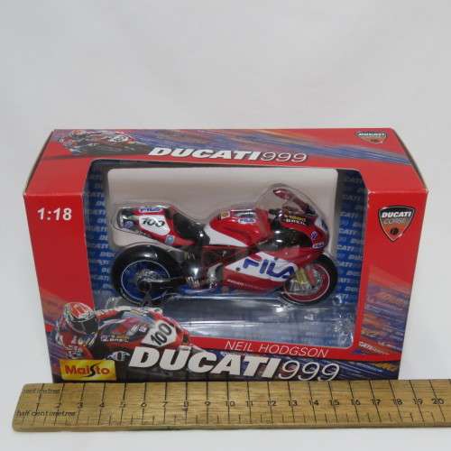 Maisto Ducati 999 die-cast motorcycle - # 100 Neil Hodgson - Scale 1/18 in box