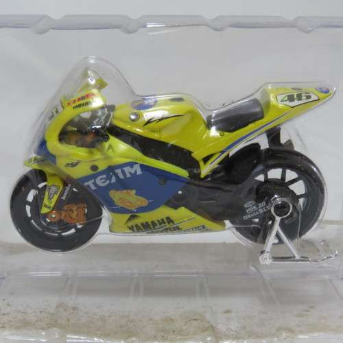 Maisto 2006 Yamaha Factory racing MotoGP die-cast motorcycle - #46 Valentino Rossi - Scale 1/18