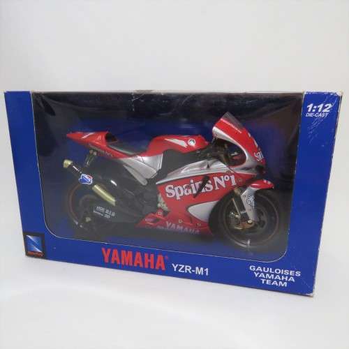 NewRay Yamaha YZR-M1 Gauloises Team Spain`s No.1 die-cast motorcycle - #7 Carlos Checa - Scale 1/18