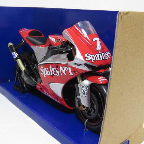 NewRay Yamaha YZR-M1 Gauloises Team Spain`s No.1 die-cast motorcycle - #7 Carlos Checa - Scale 1/18
