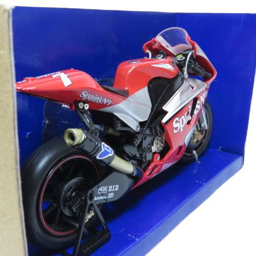 NewRay Yamaha YZR-M1 Gauloises Team Spain`s No.1 die-cast motorcycle - #7 Carlos Checa - Scale 1/18