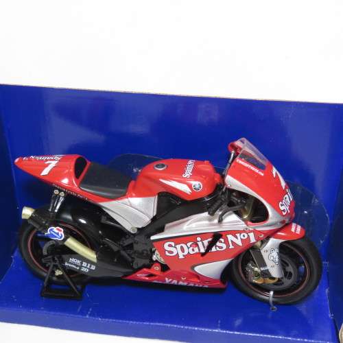 NewRay Yamaha YZR-M1 Gauloises Team Spain`s No.1 die-cast motorcycle - #7 Carlos Checa - Scale 1/18