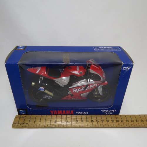 NewRay Yamaha YZR-M1 Gauloises Team Spain`s No.1 die-cast motorcycle - #7 Carlos Checa - Scale 1/18