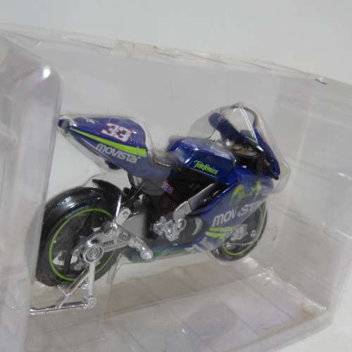 Maisto 2005 Honda RC211V Movistar MotoGP die-cast motorcycle - #33 Marco Melandri - Scale 1/18