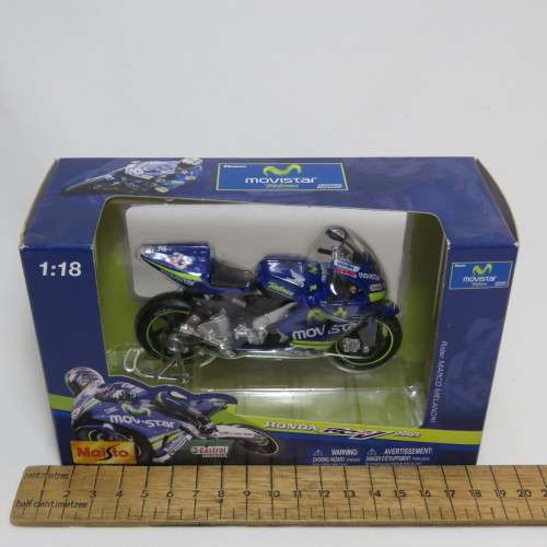 Maisto 2005 Honda RC211V Movistar MotoGP die-cast motorcycle - #33 Marco Melandri - Scale 1/18