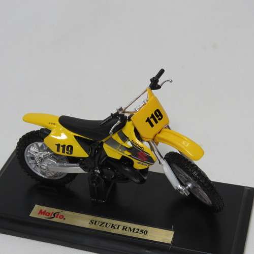 Maisto Suzuki RM250 dirt bike die-cast motorcycle - Scale 1/18 in box