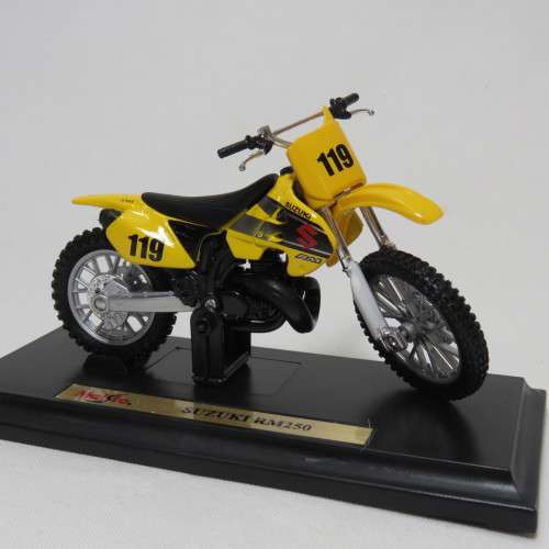 Maisto Suzuki RM250 dirt bike die-cast motorcycle - Scale 1/18 in box