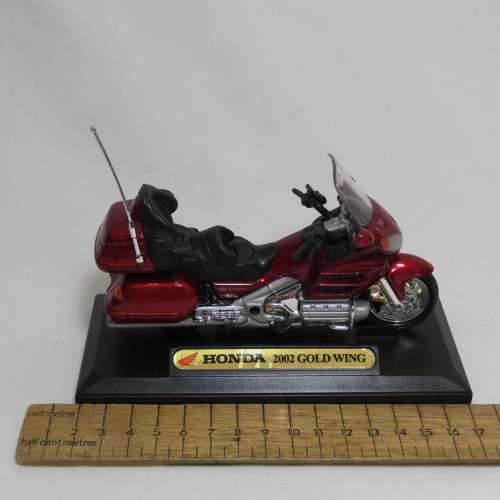 Motor Max 2002 Honda Gold wing die-cast motorcycle - Scale 1/18 in box