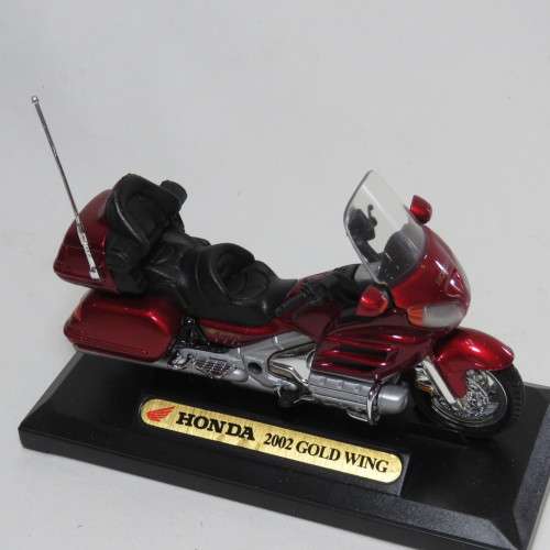 Motor Max 2002 Honda Gold wing die-cast motorcycle - Scale 1/18 in box