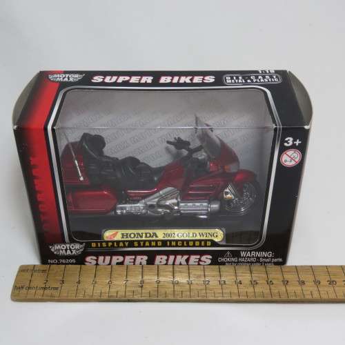 Motor Max 2002 Honda Gold wing die-cast motorcycle - Scale 1/18 in box