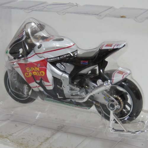Maisto 2008 Honda RC212V San Carlo MotoGP die-cast motorcycle - #15 Alex de Angelis - Scale 1/18