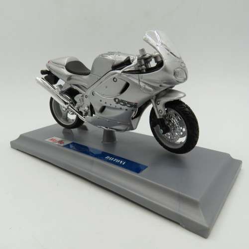 Maisto Triumph Speed Triple die-cast motorcycle - scale 1/18 in box