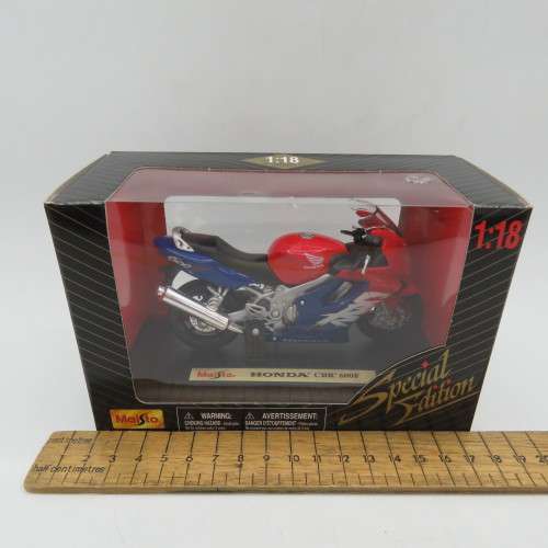 Maisto Honda CBR 600 F die-cast motorcycle - Scale 1/18 in box