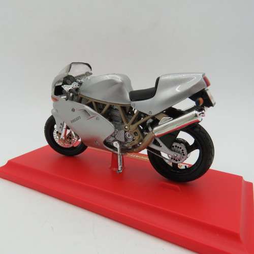 Maisto Ducati SuperSport 900 FE die-cast motorcycle - Scale 1/18 in box