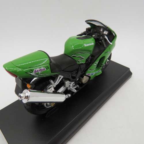 Welly 2001 Kawasaki ZX-12R Ninja die-cast motorcycle - Scale 1/18 in box