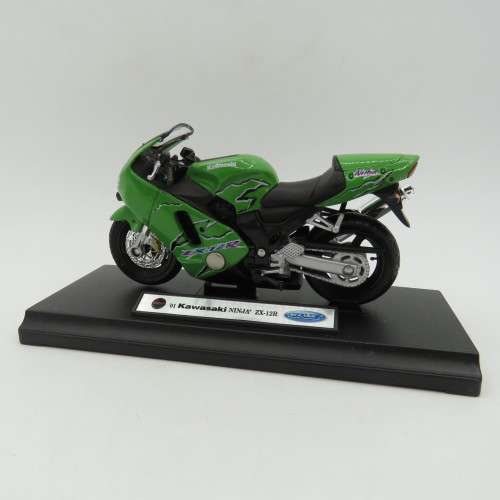 Welly 2001 Kawasaki ZX-12R Ninja die-cast motorcycle - Scale 1/18 in box