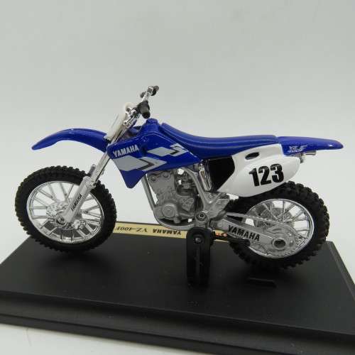 Maisto Yamaha YZ-400F die-cast dirt bike motorcycle - Scale 1/18 in box