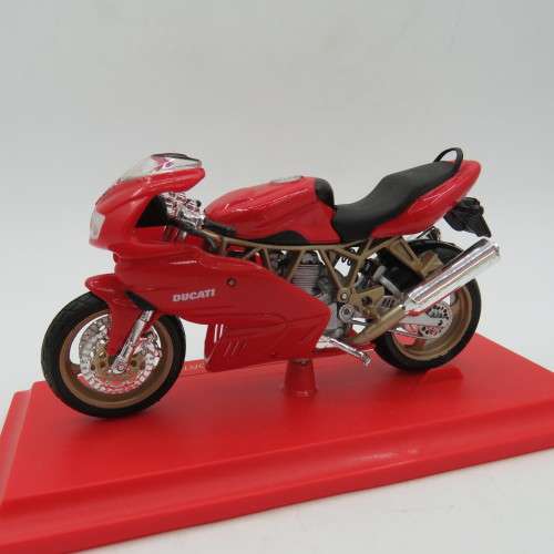 Maisto Ducati SuperSport 900 die-cast motorcycle - Scale 1/18 in box