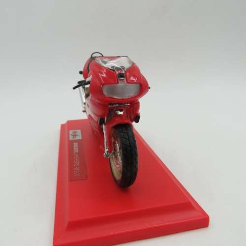 Maisto Ducati SuperSport 900 die-cast motorcycle - Scale 1/18 in box