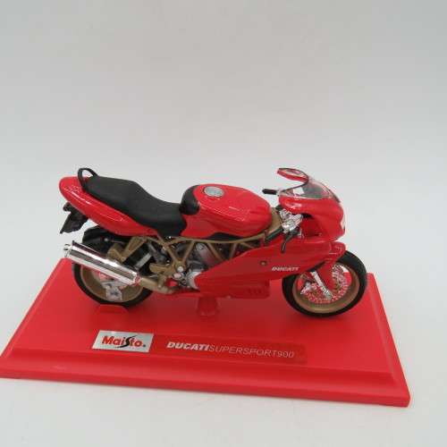 Maisto Ducati SuperSport 900 die-cast motorcycle - Scale 1/18 in box