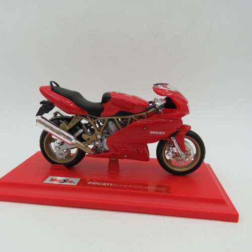 Maisto Ducati SuperSport 900 die-cast motorcycle - Scale 1/18 in box