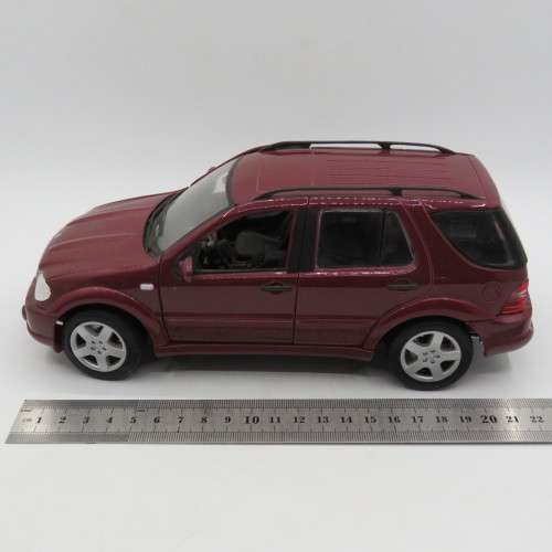 Maisto Mercedes-Benz ML55 AMG model car - scale 1/18