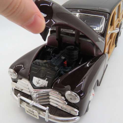 Maisto 1948 Chevy Fleetmaster Woody model car - Scale 1/18