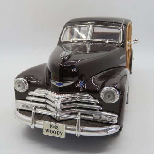 Maisto 1948 Chevy Fleetmaster Woody model car - Scale 1/18