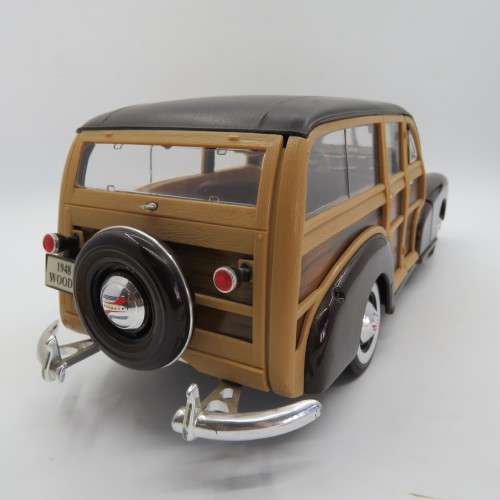 Maisto 1948 Chevy Fleetmaster Woody model car - Scale 1/18