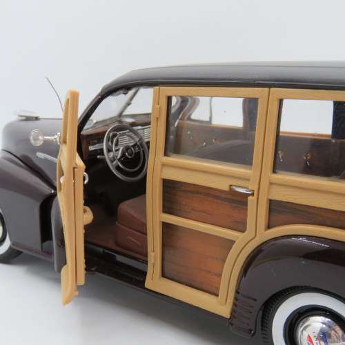 Maisto 1948 Chevy Fleetmaster Woody model car - Scale 1/18