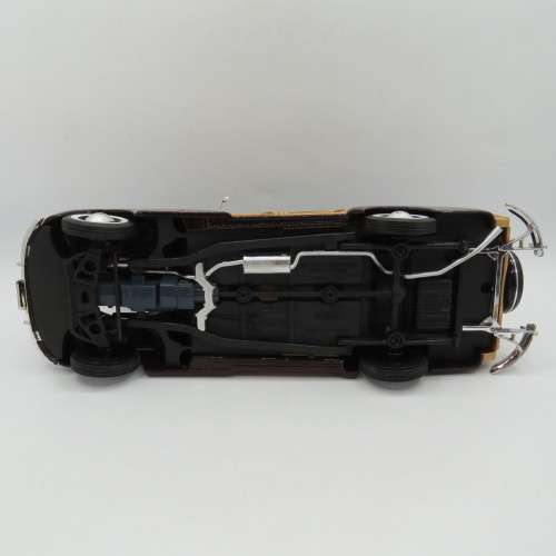Maisto 1948 Chevy Fleetmaster Woody model car - Scale 1/18