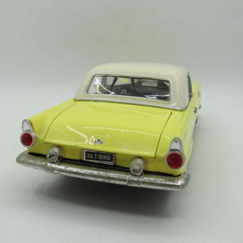 Road Legends 1955 Ford Thunderbird model car - Scale 1/18