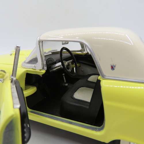Road Legends 1955 Ford Thunderbird model car - Scale 1/18
