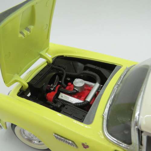 Road Legends 1955 Ford Thunderbird model car - Scale 1/18