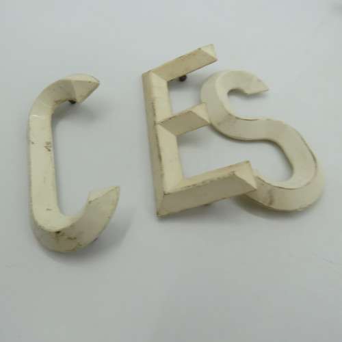 Vintage plastic and aluminum number plate numbers - CES3255
