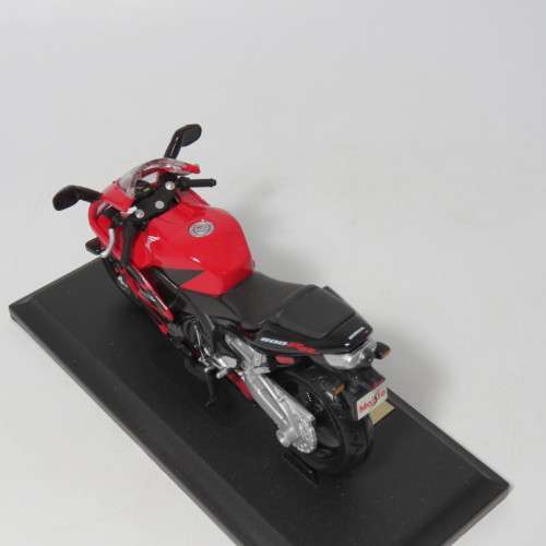 Maisto Honda CBR 600 RR die-cast motorcycle - Scale in box