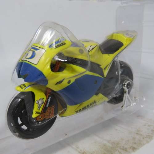 Maisto 2006 Yamaha Factory racing motoGP die-cast motorcycle - #5 Colin Edwards - Scale 1/18 in box