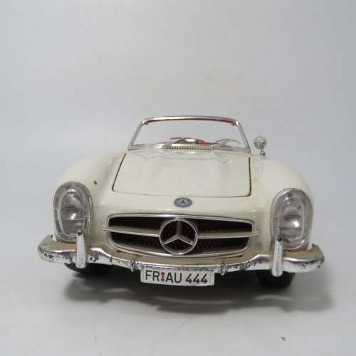Bburago Merceds-Benz 300 SL model car - scale 1/18
