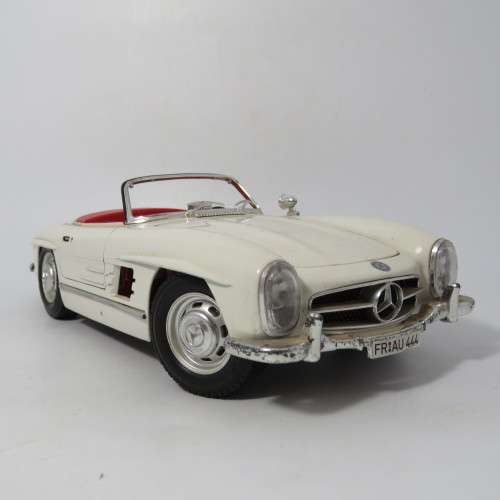 Bburago Merceds-Benz 300 SL model car - scale 1/18