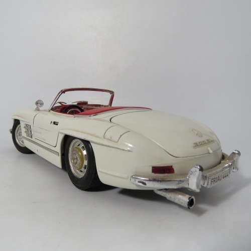 Bburago Merceds-Benz 300 SL model car - scale 1/18