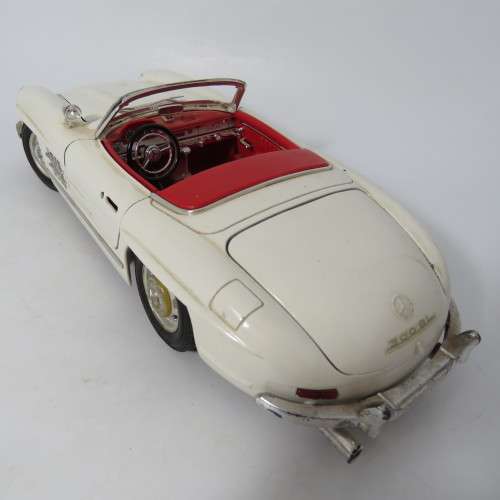 Bburago Merceds-Benz 300 SL model car - scale 1/18
