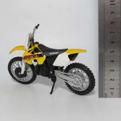 Maisto Suzuki RM250 dirt bike die-cast motorcycle - scale