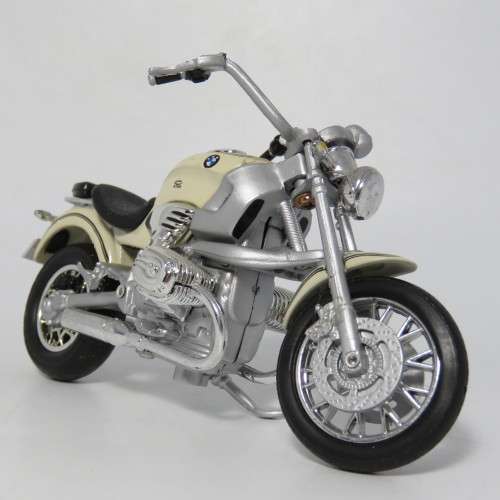 BMW R1200 C die-cast motorcycle - James Bond 007 - scale 1/18