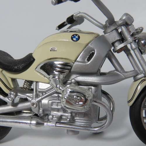 BMW R1200 C die-cast motorcycle - James Bond 007 - scale 1/18